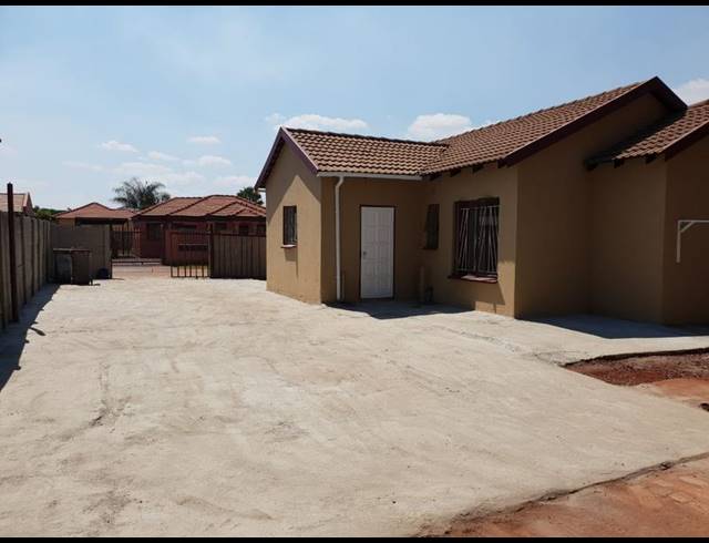 3 BEDROOM HOUSE FOR SALE IN ORCHARDS